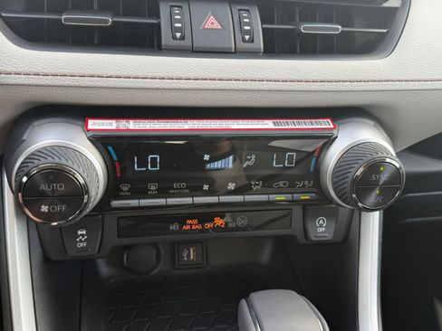 Used 2025 Toyota RAV4 XLE Premium image 19