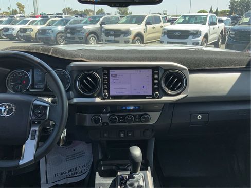Used 2021 Toyota Tacoma SR5 AWD/4WD image 15