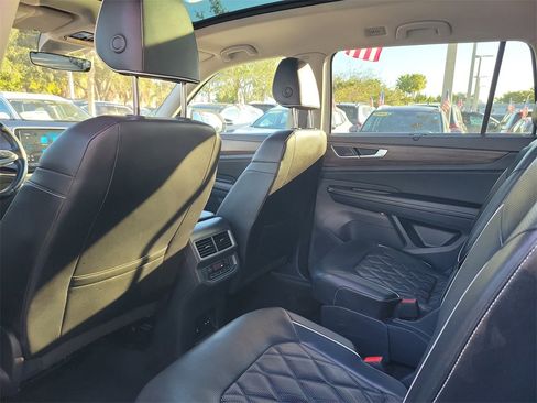 Certified 2024 Volkswagen Atlas SEL Premium R-Line image 7