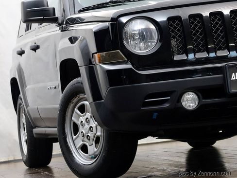 Used 2017 Jeep Patriot Sport FWD image 4