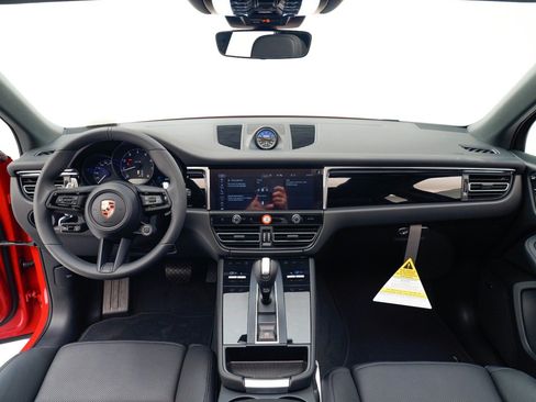 Certified 2026 Porsche Macan AWD/4WD image 19