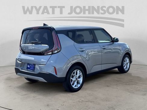 Used 2025 Kia Soul LX w/ LX Technology Package FWD image 5