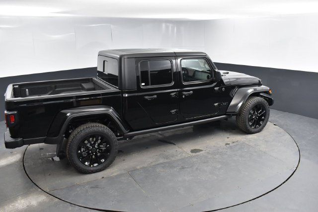 Used 2025 Jeep Gladiator Sport AWD/4WD image 35