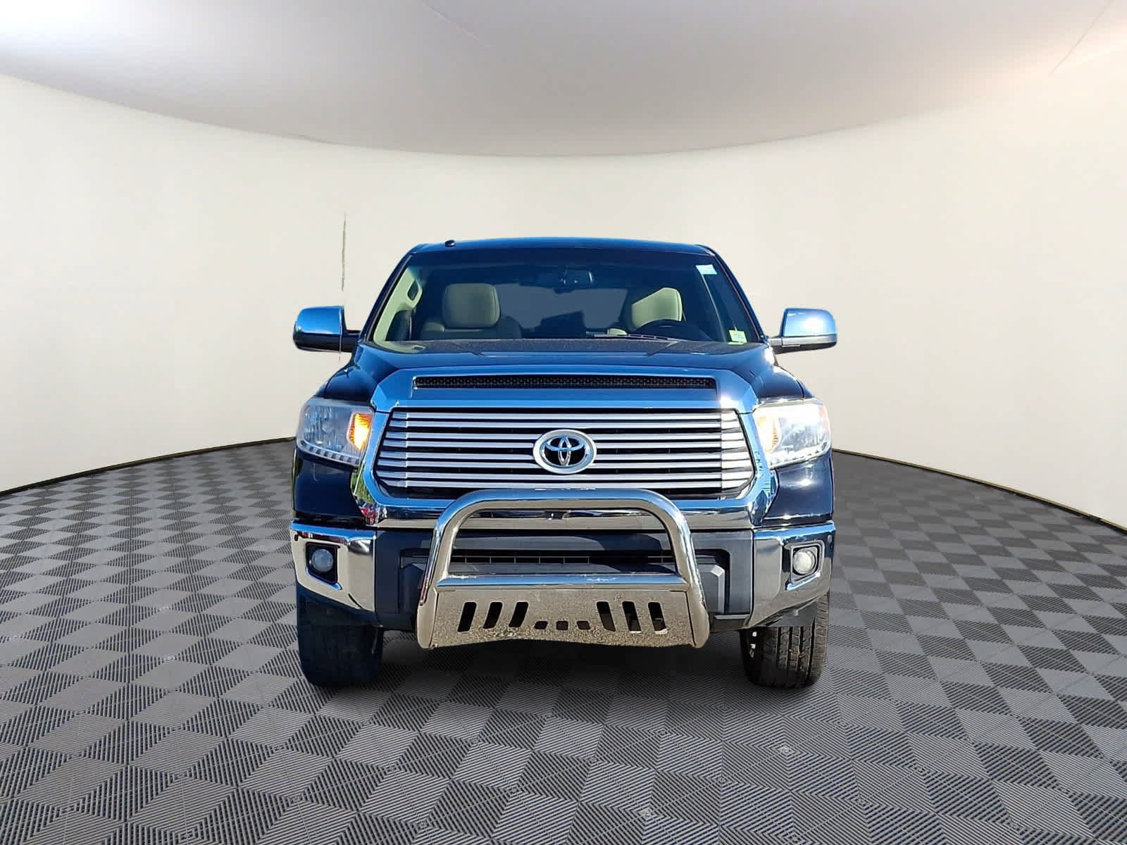 Used 2015 Toyota Tundra Limited w/ Limited Premium Package RWD image 3