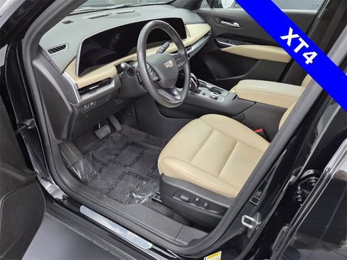 Used 2024 Cadillac XT4 Luxury w/ Cold Weather Package image 21