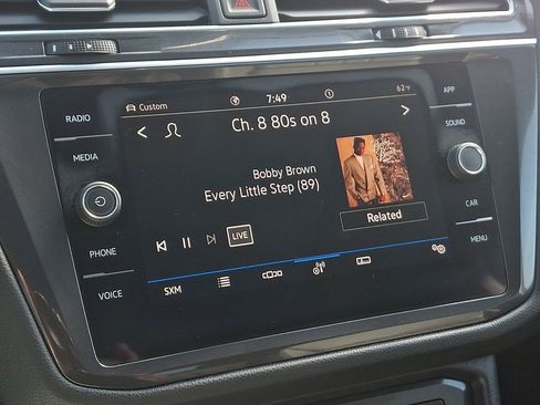 Certified 2023 Volkswagen Tiguan SE w/ Panoramic Sunroof Package image 17