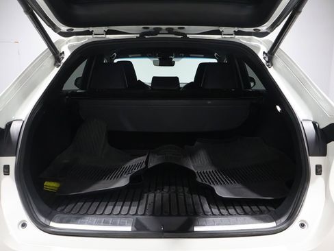 Used 2022 Toyota Venza XLE image 19