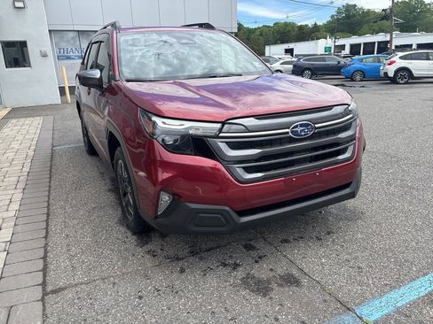 Used 2025 Subaru Forester Premium AWD/4WD image 2