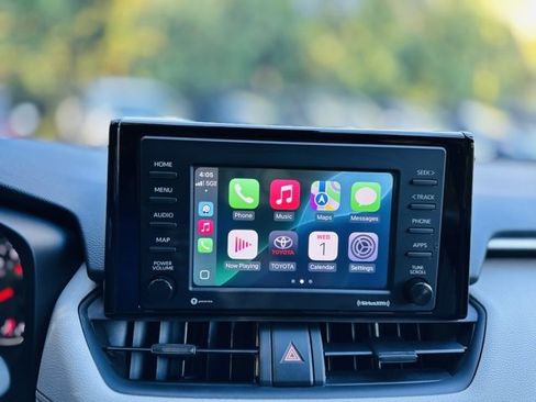 Used 2022 Toyota RAV4 XLE image 10