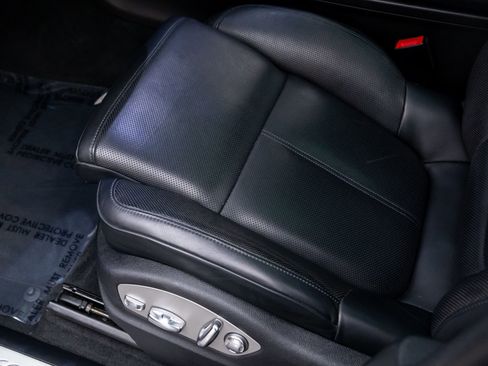 Certified 2022 Porsche Macan S w/ Premium Package Plus image 16