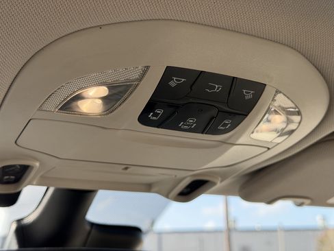 Used 2019 Chrysler Pacifica Limited w/ Advanced Safetytec Group FWD image 24