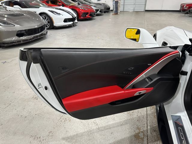 Used 2015 Chevrolet Corvette Z06 w/ 3LZ Preferred Equipment Group RWD image 13