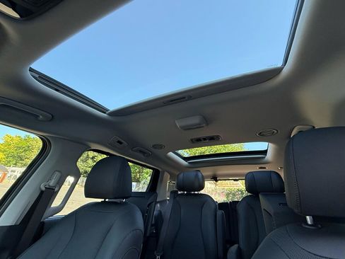 Used 2025 Kia Carnival SX Prestige FWD image 14