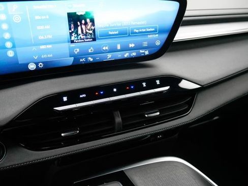 Used 2025 Buick Enclave Preferred FWD image 25