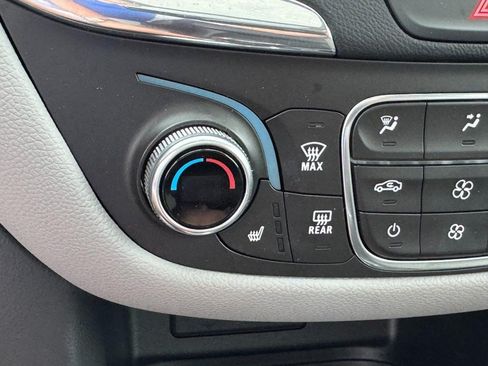 Certified 2019 Chevrolet Equinox LT w/ Sun & Navigation Package FWD image 21