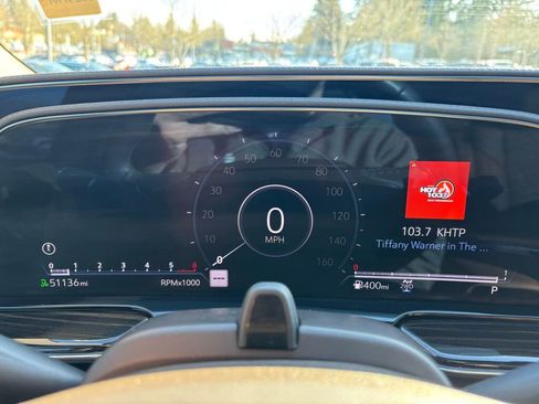 Used 2023 Cadillac Escalade Premium Luxury image 26