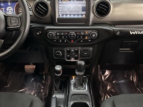 Used 2018 Jeep Wrangler Unlimited Sport S AWD/4WD image 26
