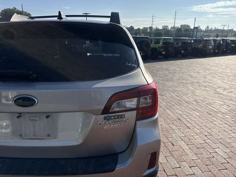Used 2017 Subaru Outback 2.5i Limited AWD/4WD image 11