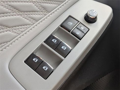 Used 2020 Toyota Avalon Limited image 28