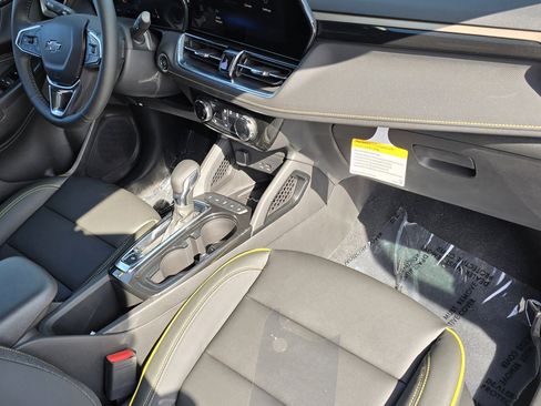 Used 2025 Chevrolet TrailBlazer ACTIV w/ Convenience Package FWD image 13