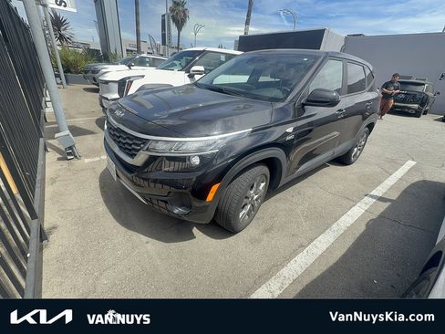 Used 2023 Kia Seltos LX AWD/4WD image 1