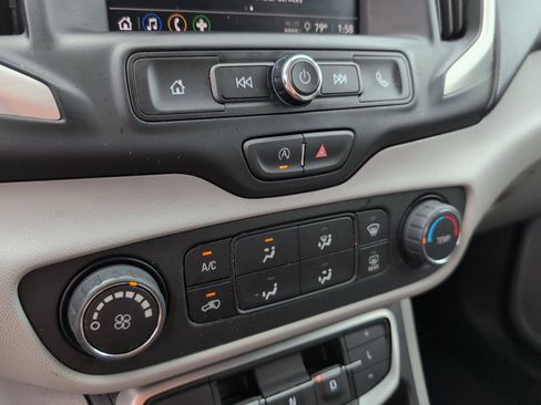 Used 2024 GMC Terrain SLE FWD image 19
