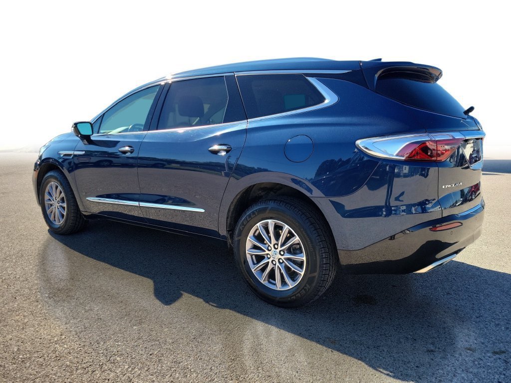 Used 2023 Buick Enclave Essence FWD image 3