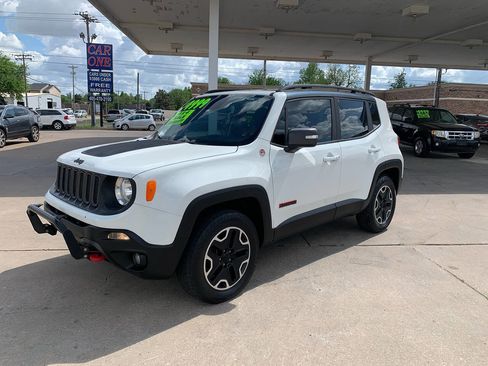 Used 2016 Jeep Renegade Trailhawk AWD/4WD image 4