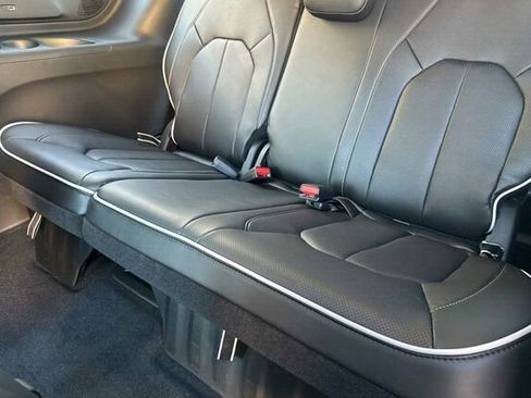 New 2026 Chrysler Pacifica Limited image 12