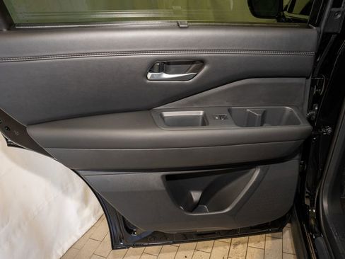 New 2026 Nissan Pathfinder Platinum image 21