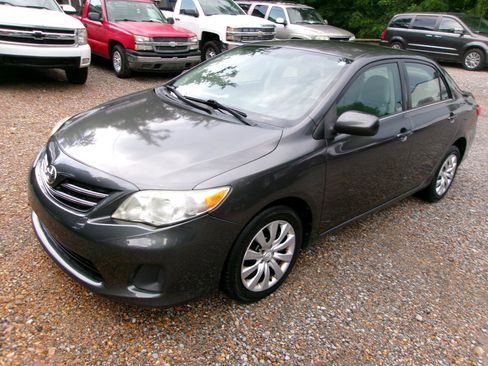 Used 2013 Toyota Corolla LE FWD image 2