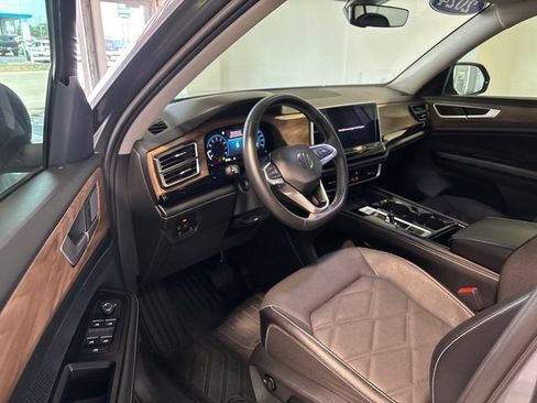 Used 2024 Volkswagen Atlas SE AWD/4WD image 6