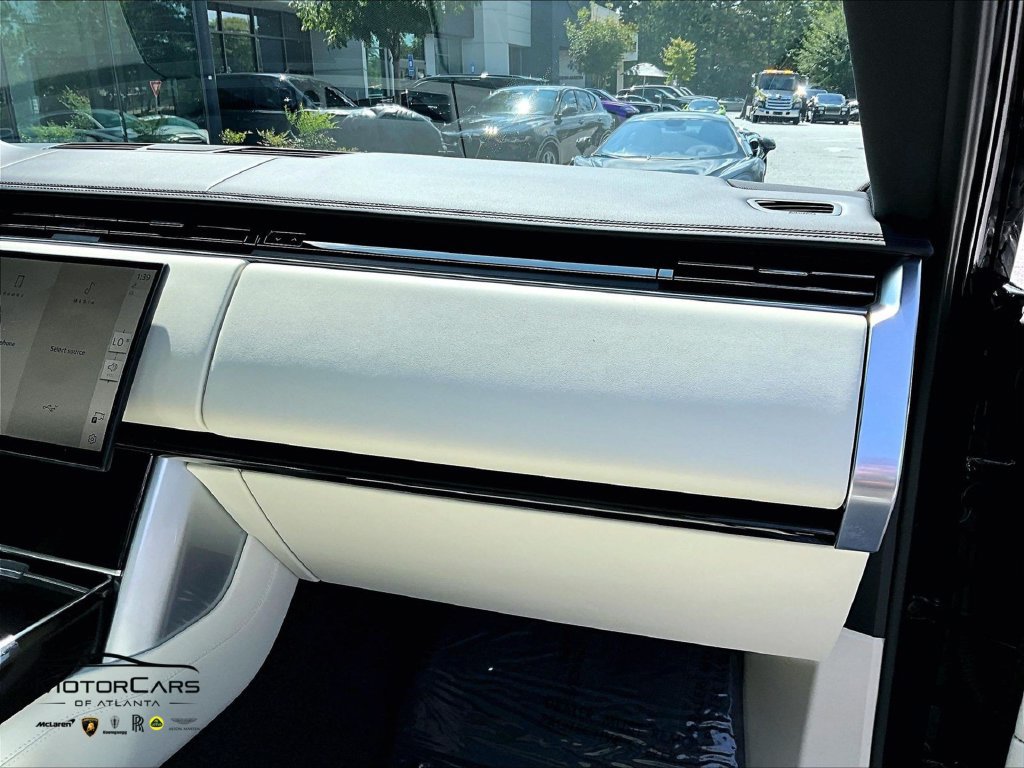 Used 2025 Land Rover Range Rover SE AWD/4WD image 15