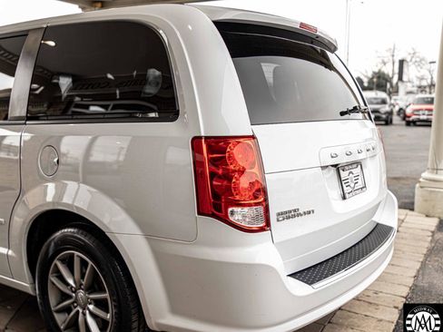 Used 2016 Dodge Grand Caravan SE image 29