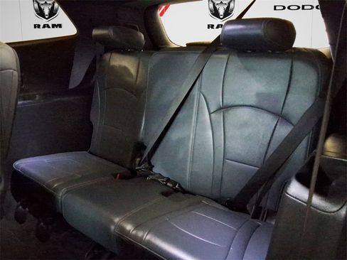 Used 2024 Buick Enclave Premium image 13