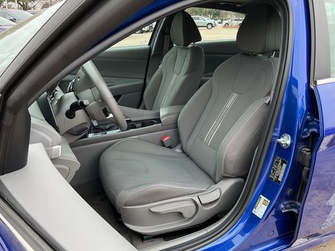 Used 2025 Hyundai Elantra SEL image 14