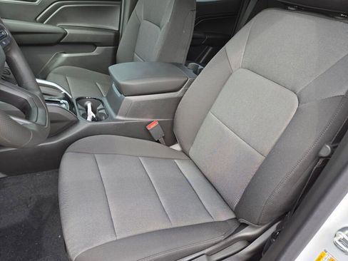 Used 2025 Chevrolet Colorado W/T image 18