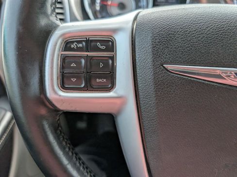 Used 2012 Chrysler Town & Country Touring w/ Entertainment Group #1 FWD image 19