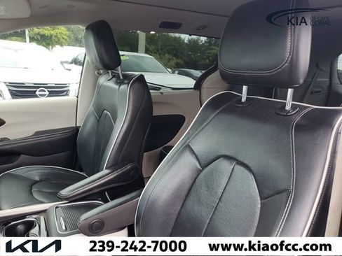 Used 2022 Chrysler Pacifica Limited FWD image 24