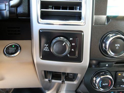 Used 2017 Ford F250 Lariat w/ Lariat Ultimate Package AWD/4WD image 36