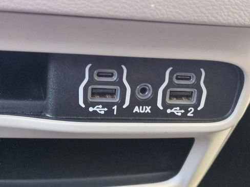 Used 2023 Chrysler Voyager LX image 21