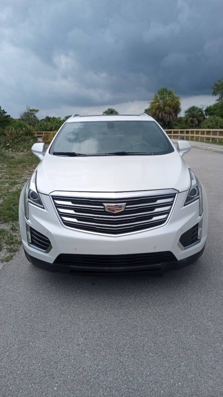 Used 2017 Cadillac XT5 Luxury FWD image 3