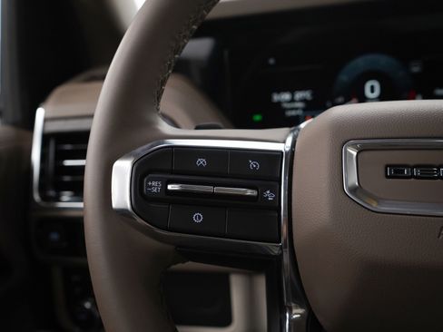 Used 2025 GMC Yukon Denali w/ Sun & Power Step Package AWD/4WD image 26