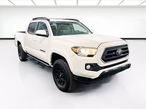 Used 2022 Toyota Tacoma SR5 RWD image 3
