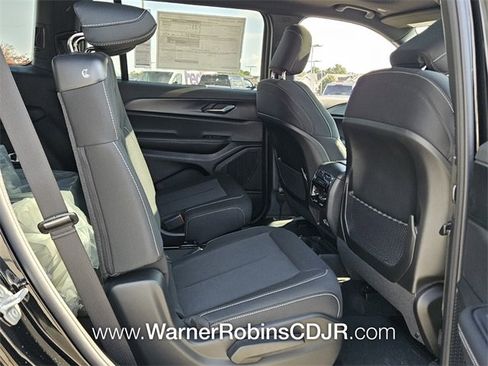 New 2025 Jeep Grand Cherokee L Laredo image 14