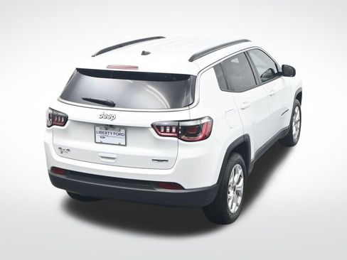 Used 2025 Jeep Compass Latitude image 30