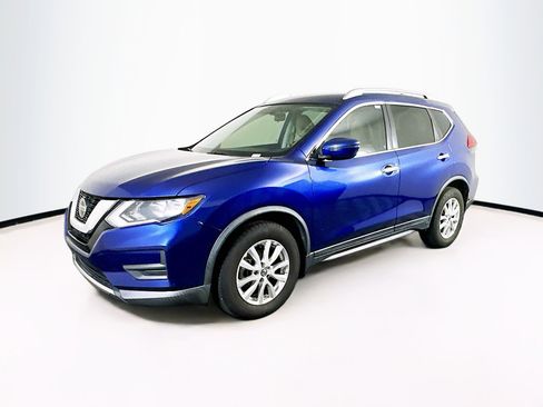 Used 2018 Nissan Rogue SV image 3