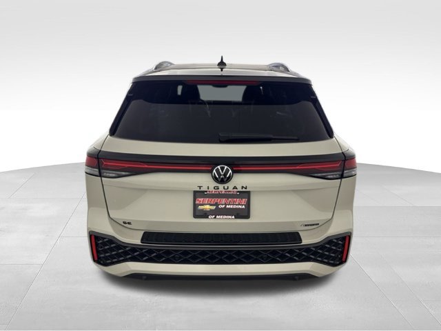 Used 2025 Volkswagen Tiguan SE R-Line AWD/4WD image 6