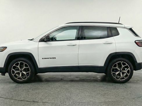 Used 2025 Jeep Compass Limited image 5