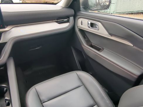 Certified 2025 Ford Explorer Active w/ Active Comfort Package image 15